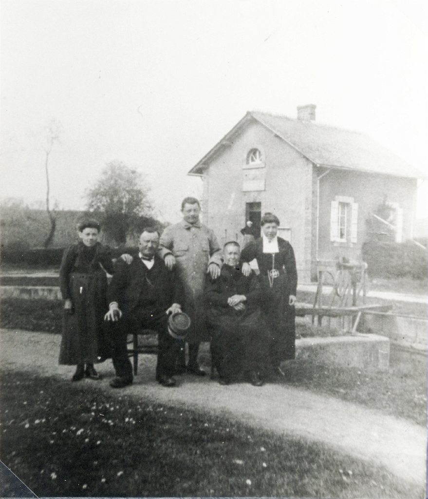 19200000sc PONT-FARCY Alfred Lecanu éclusier de Pont-Farcy et sa famille 1.jpg